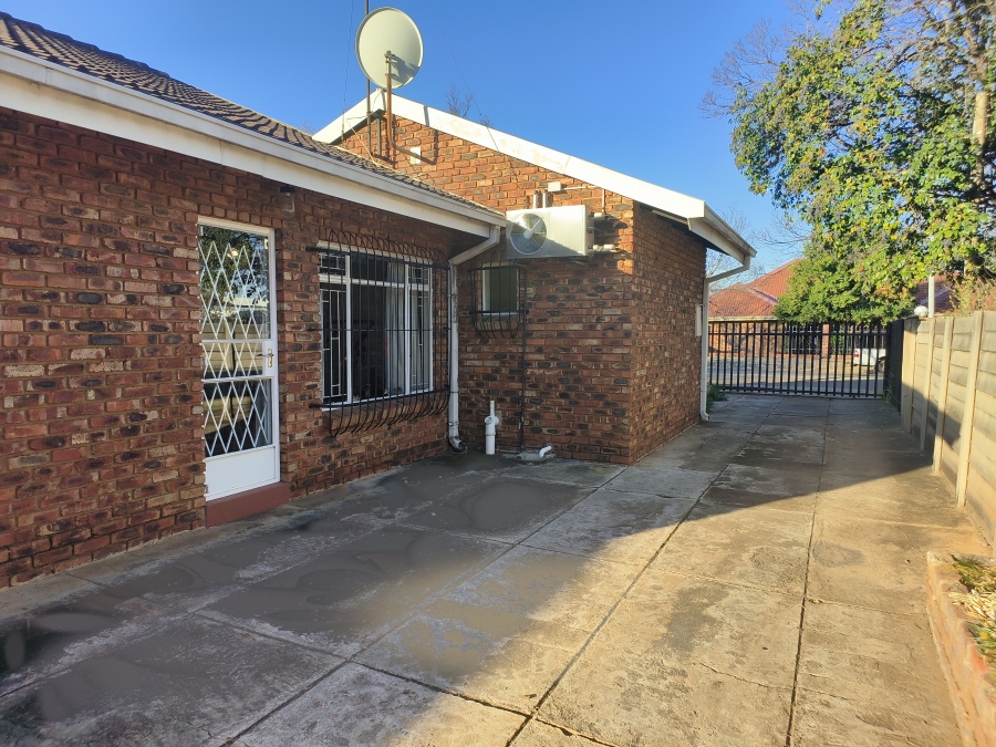 3 Bedroom Property for Sale in Miederpark North West